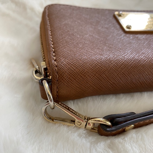 Michael Kors Wallet - Picture 2 of 9